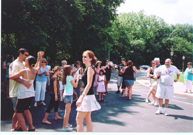 Dance lessons at picnic
